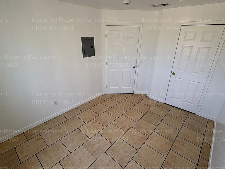 3017 Potomac Ave — Photo 21
