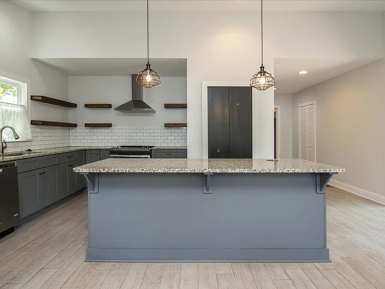 1755 Lyle Ave — Photo 20