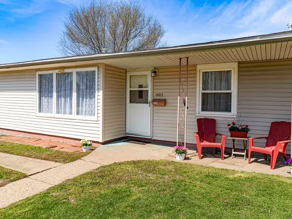1423 Delray Ave, Pekin, IL 61554