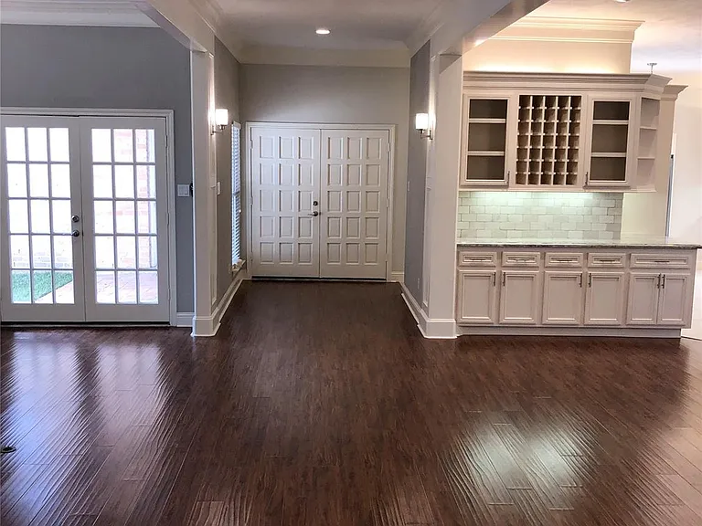 10310 Chevy Chase Dr — Photo 16