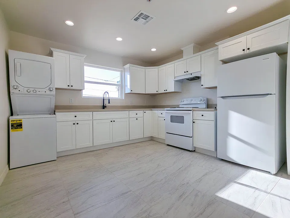 270 S 3rd Ave