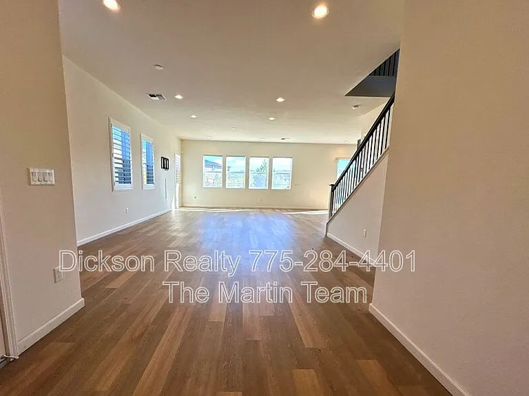 7840 Hoback Dr — Photo 2