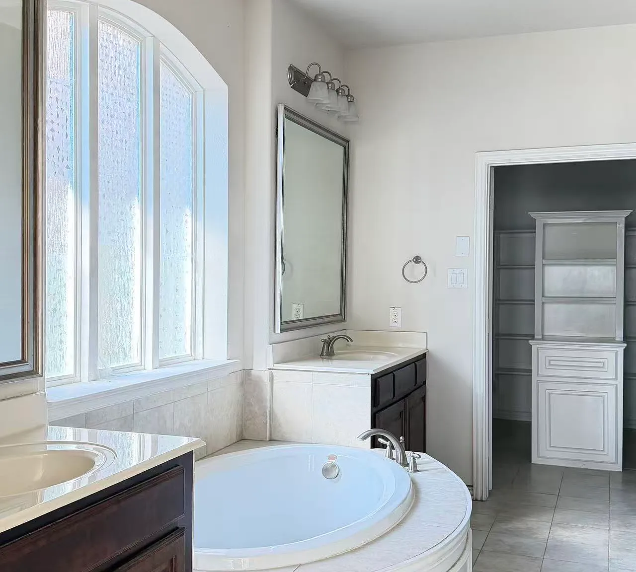 4 bed, 3.5 bath, 3056 sqft, $3,300 — Photo 4