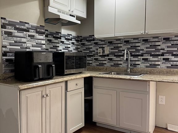 5th image of 8903 Wilson Ave