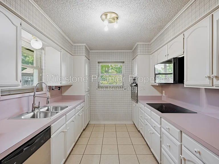 1908 Paula Dr — Photo 8