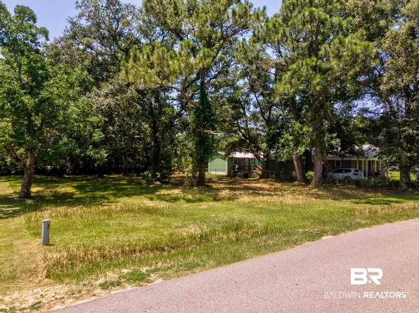 913 Cadillac Ave, Dauphin Island, AL 36528