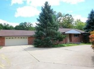 260 E Gunn Rd, Rochester, MI 48306