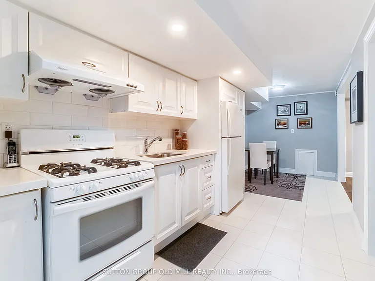 3606 Twinmaple Dr — Photo 10