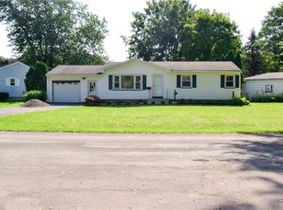 41 Lansing Cir N, Rochester, NY 14624