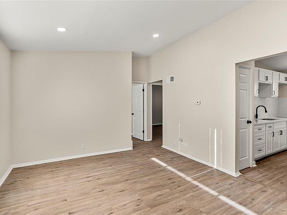 5th image of 4251 Tholozan Ave
