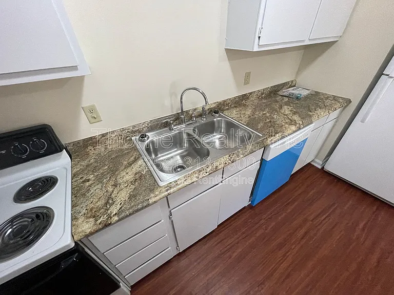 2257 Sherwood Ave — Photo 3
