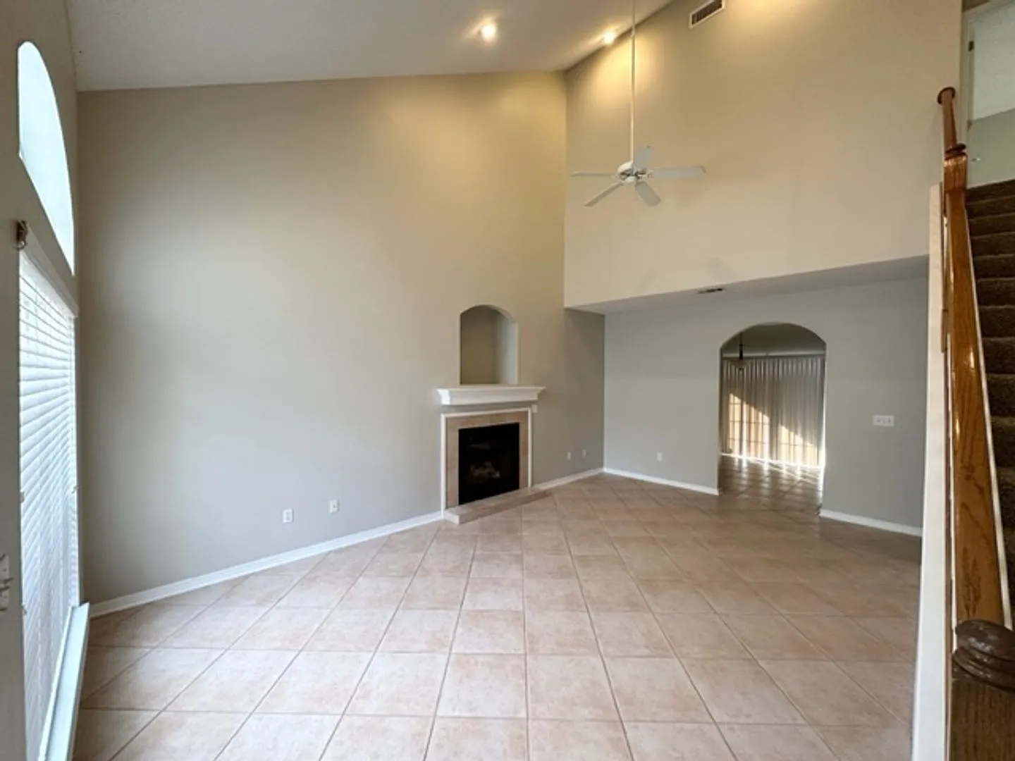 Nice 4 bedroom home for rent including yard & pest services! — Photo 2