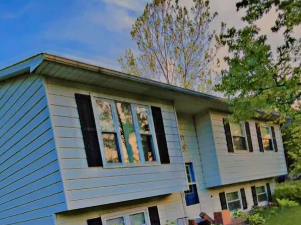 337 Oak Park Dr, Perry, MI 48872