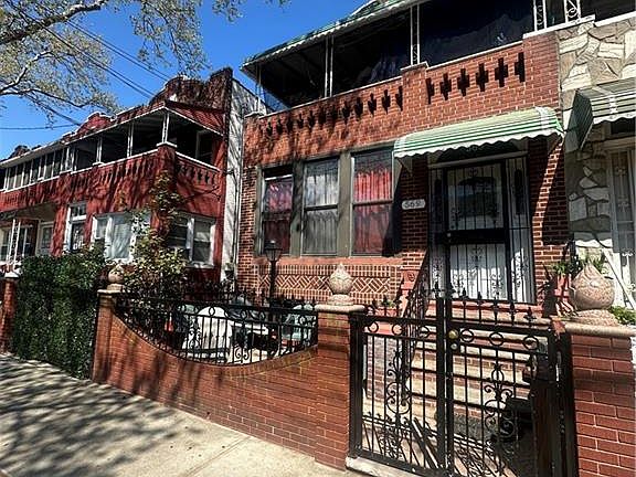3rd image of 569 Chester St