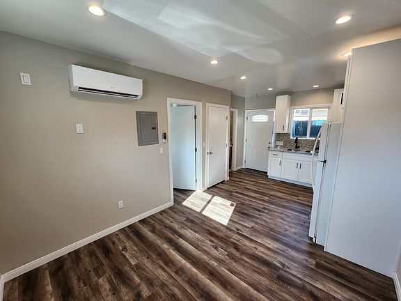 2nd image of 10616 Amestoy Ave