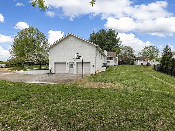 5th image of 1301 Dunbarton Dr