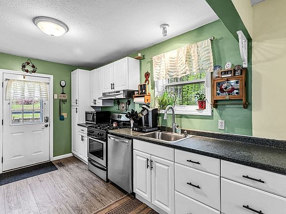 5th image of 302 Middlefield Rd