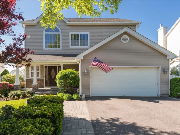 7 Amberson Place, Melville, NY 11747