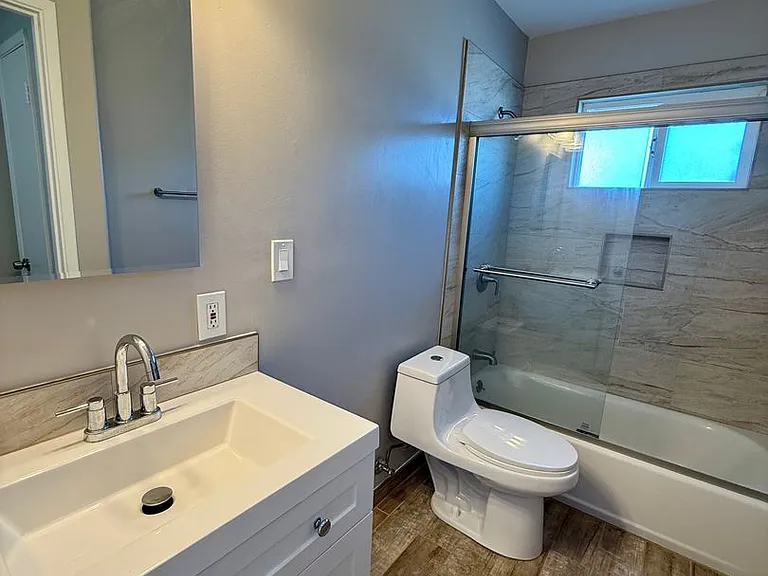 2870 Joseph Ave — Photo 9