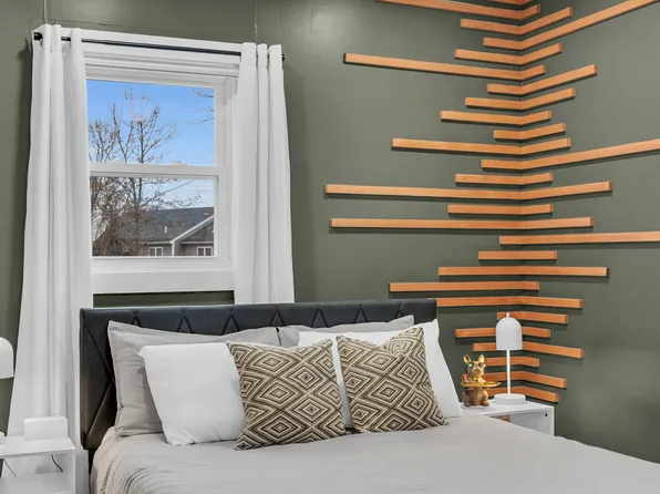 4 McGregor St, Derry, NH 03038