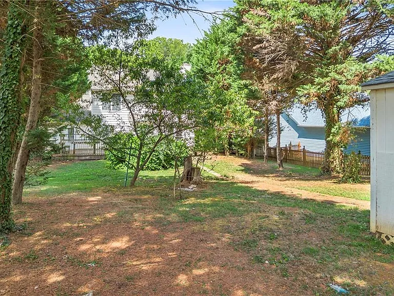 2320 Meadow Gate Dr — Photo 39
