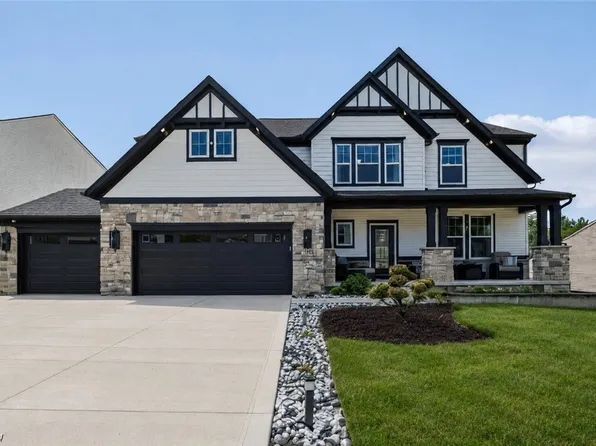 2818 Weeping Pine Dr, Medina, OH 44256