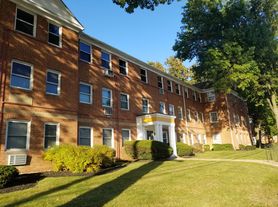 13789 Cedar Rd, Cleveland, OH