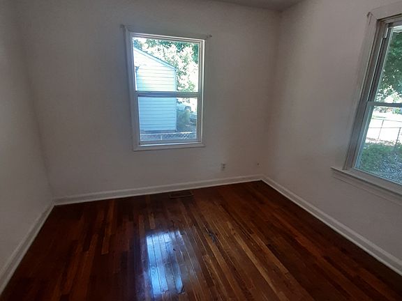 3rd image of 622 Fayette Ave