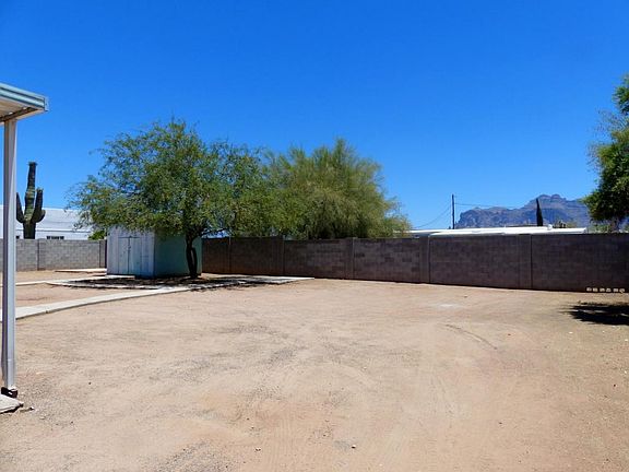 Rear yard and storage shed
