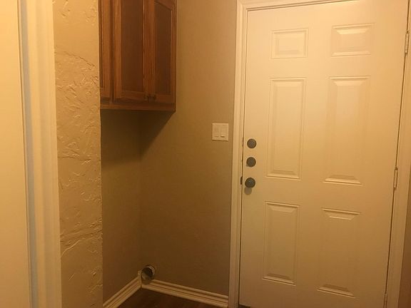 4th image of 590 Moore Ln #B