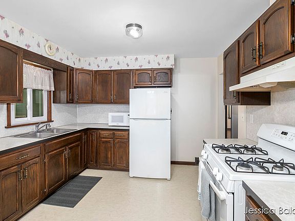 5th image of 3918 Oriole Ave SW
