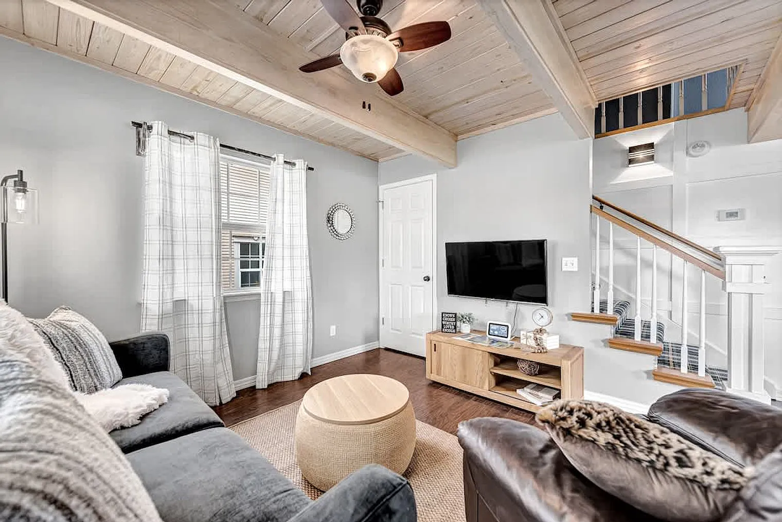 3 bed, 2.0 bath, 1345 sqft, $4,446 — Photo 2