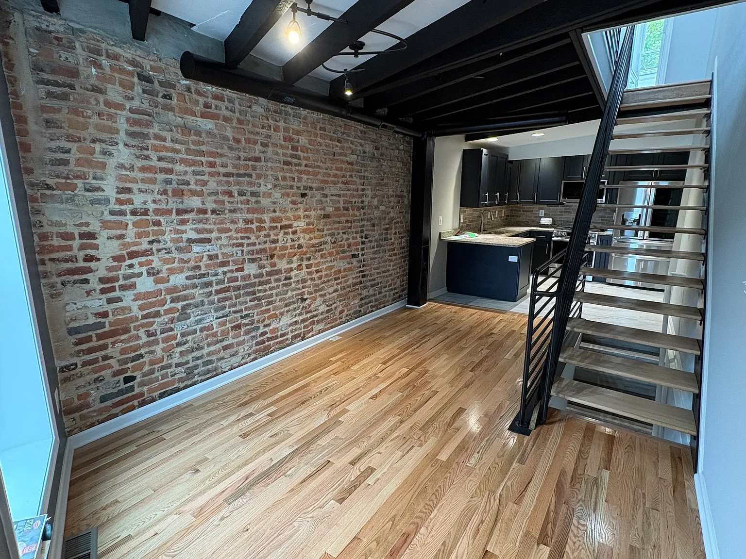 2 bed, 650 sqft, $1,950 — Photo 2