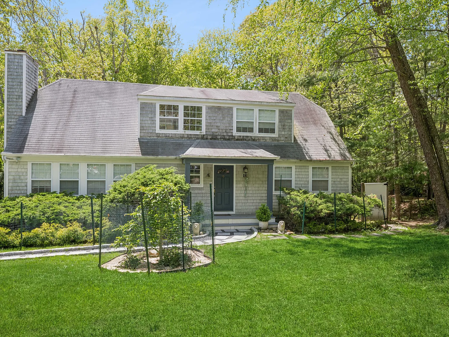 Chic Montauk Retreat With Hot Tub, Tennis Court, Newly Updated ! — Photo 3
