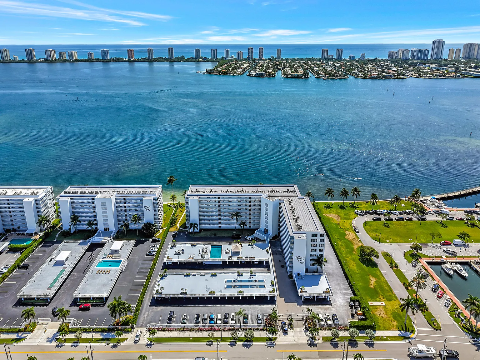 2 bed, 2.0 bath, 1363 sqft, $2,950 — Photo 4