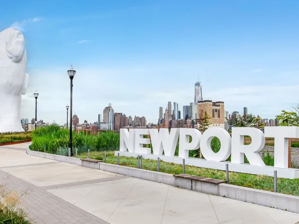 45 River Dr South image 2 of 32