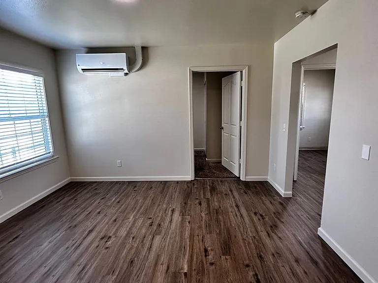 1836 Continental St — Photo 12