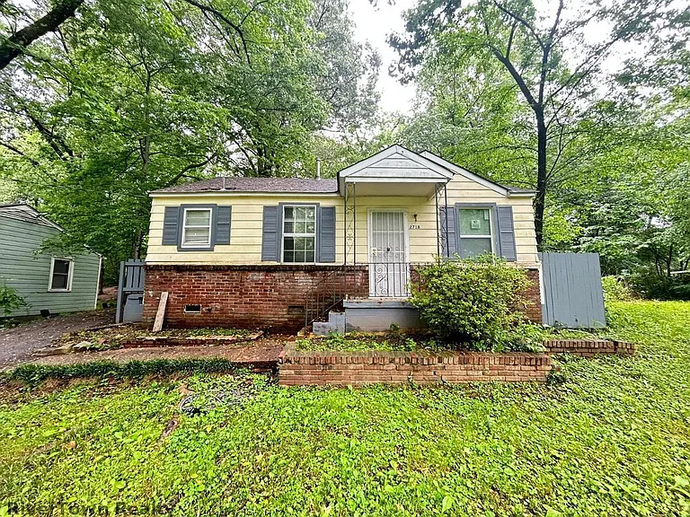 2718 Windsor Pkwy — Photo 1