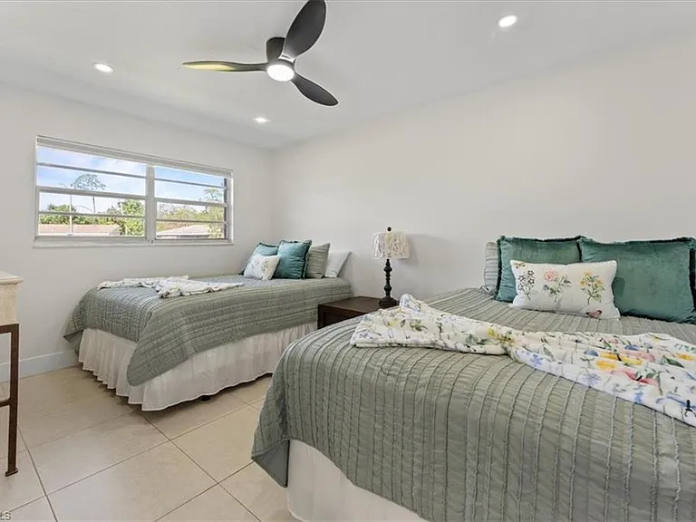 2250 Poinciana St — Photo 14