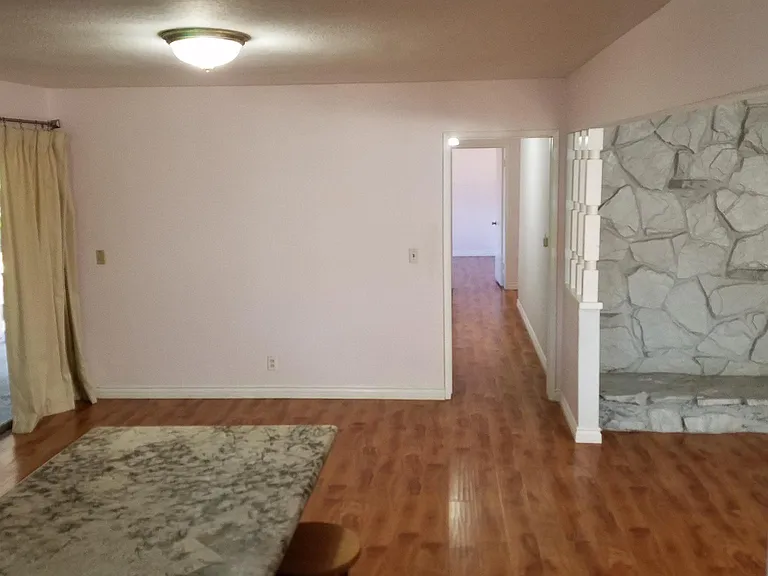 721 N Mountain View St — Photo 8