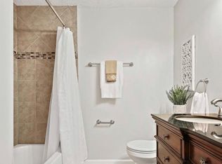 6044 Hydrangea Dr, Alexandria, VA 22310