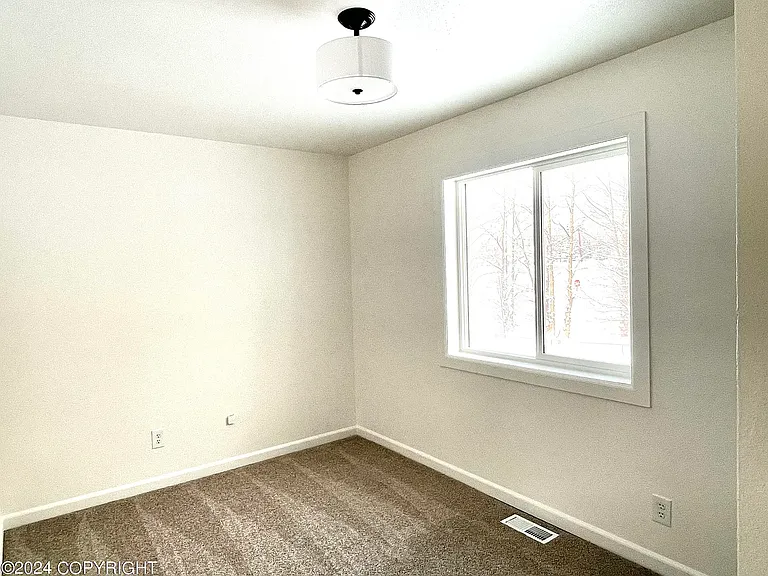 629 E Eklutna Ave — Photo 14