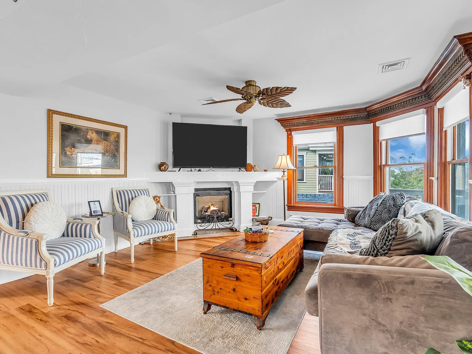 Winter Rental - Lakefront - 3BR Upstairs Unit- Multiple Waterview Porches - Walk to Downtown AP — Photo 2
