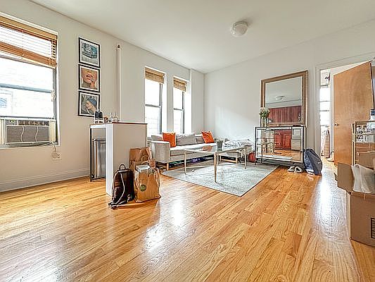 1st image of 261 W 21st St #28