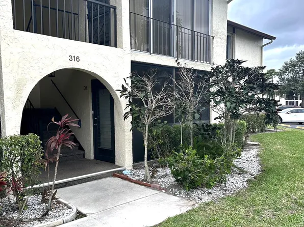 316 Knotty Pine Circle #D-1, Lake Worth, FL 33463