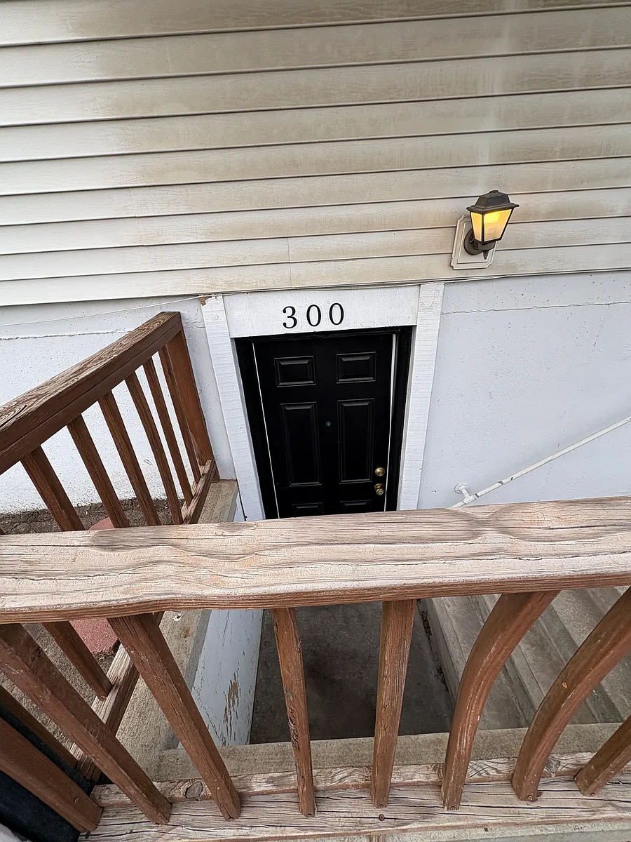 Building Photo - 300 SW Glendana Dr #300