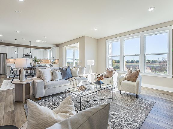 5th image of 720 Risdon Trl S