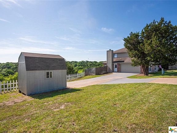 4th image of 608 Skyline Dr