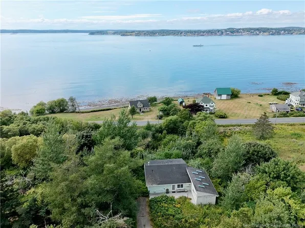 55 Hutchins Rd, Campobello Island, NB E5E 1H1