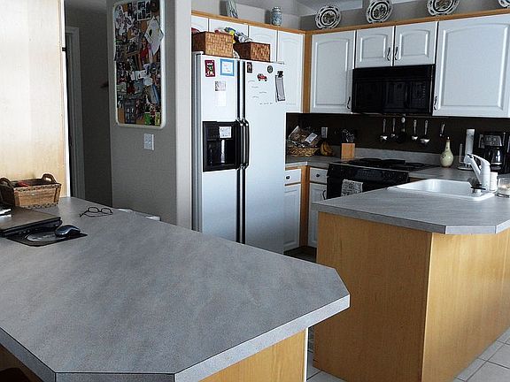 Full applianced kitchen